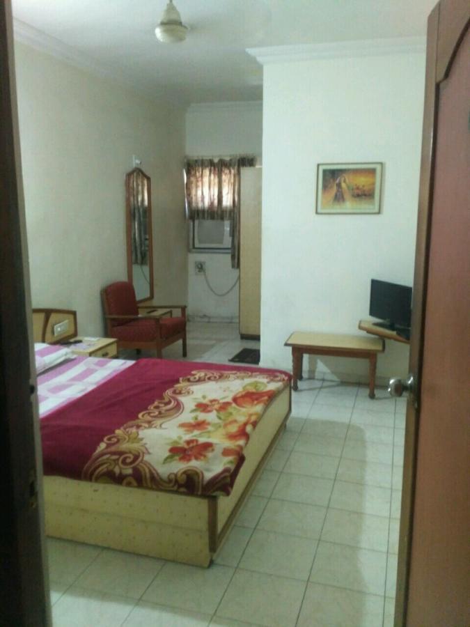 Rajshree Hotel Ахмедабад Экстерьер фото