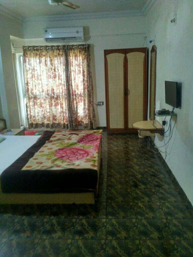 Rajshree Hotel Ахмедабад Экстерьер фото