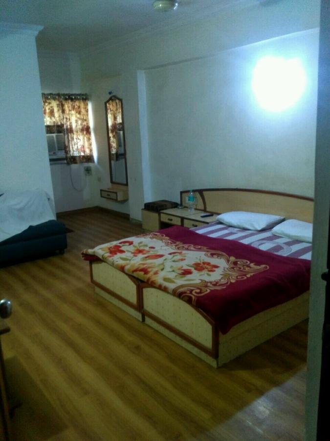 Rajshree Hotel Ахмедабад Экстерьер фото