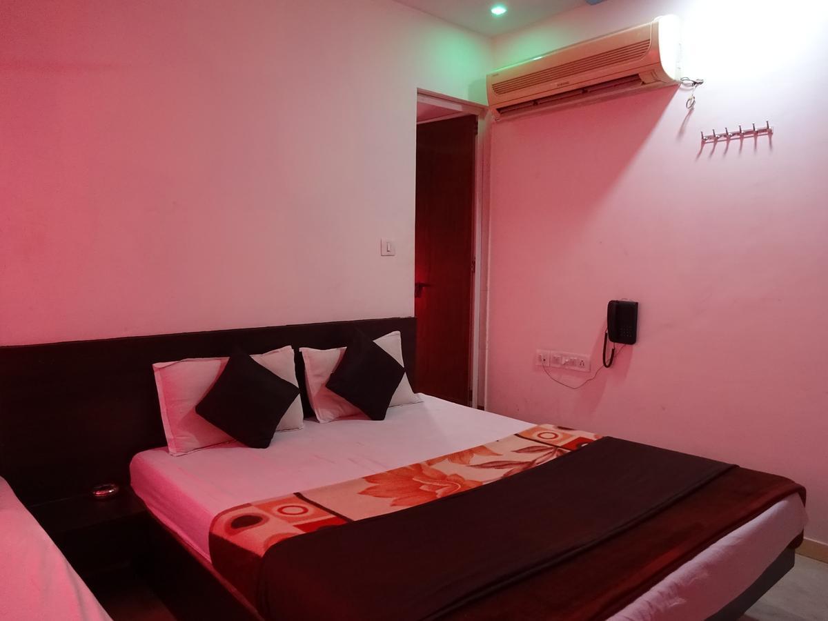 Rajshree Hotel Ахмедабад Экстерьер фото