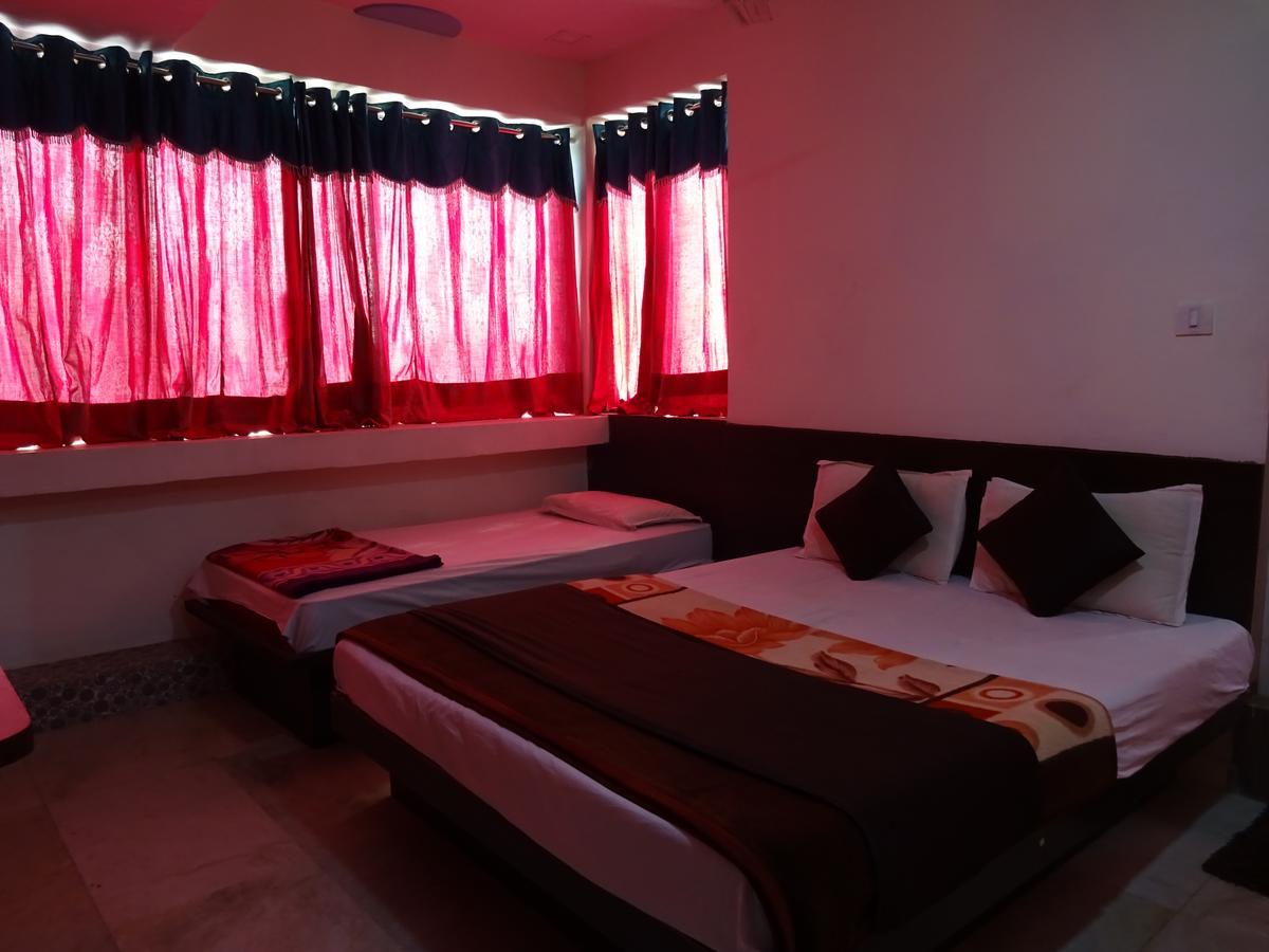 Rajshree Hotel Ахмедабад Экстерьер фото